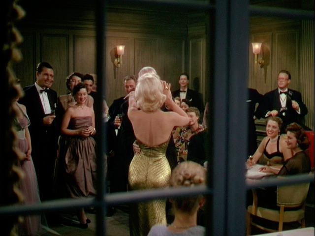 marilyn-monroe-gentlemen-prefer-blondes-gold-gown-4